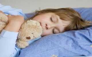 Ребёнок боится спать один: советы психолога