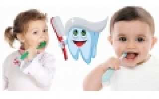 Как чистить зубы ребенку?
